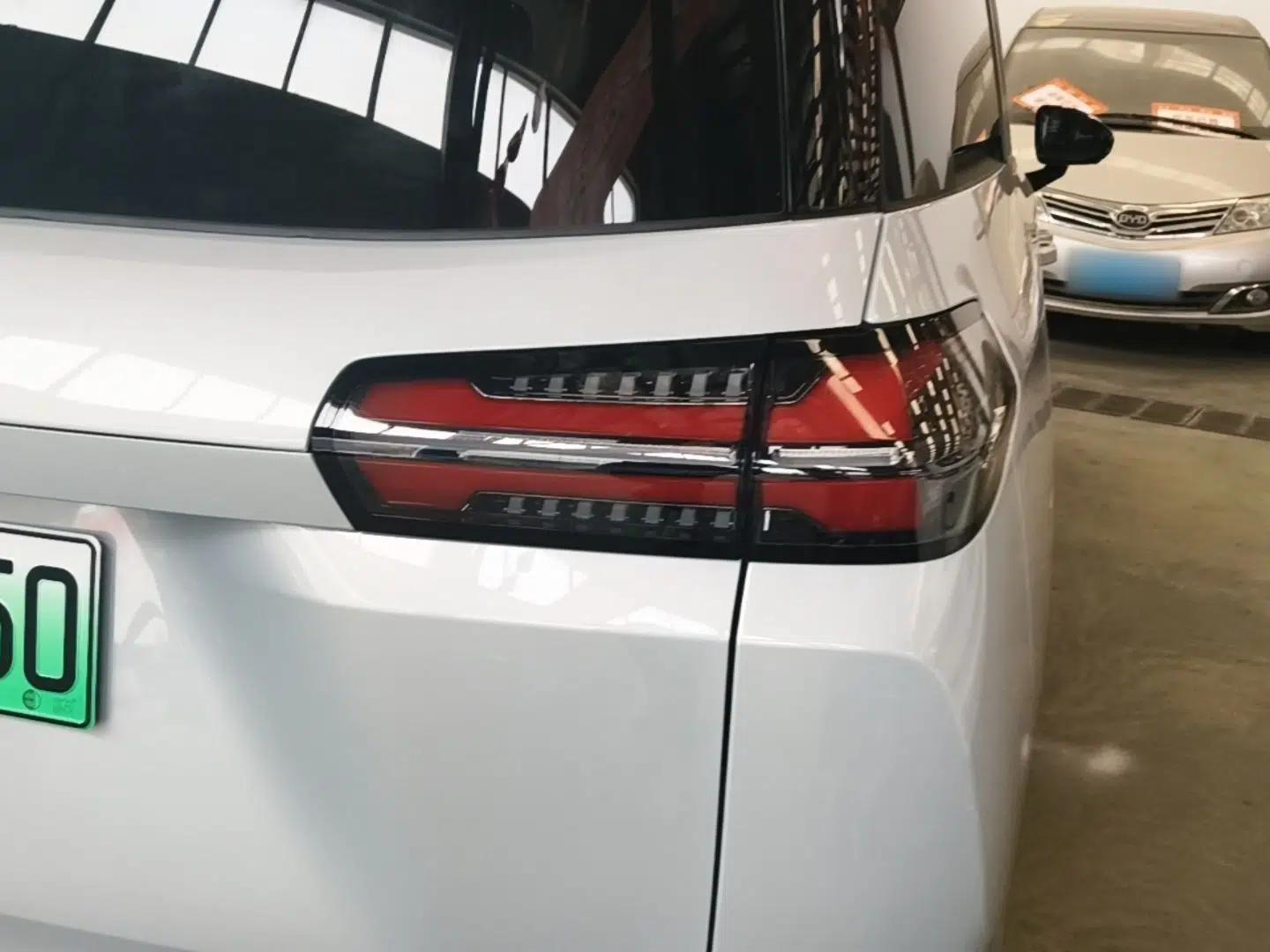 Wuling Starlight 730 2025 Model Plug-in Hybrid 125km Luxury Edition — миниатюра 7