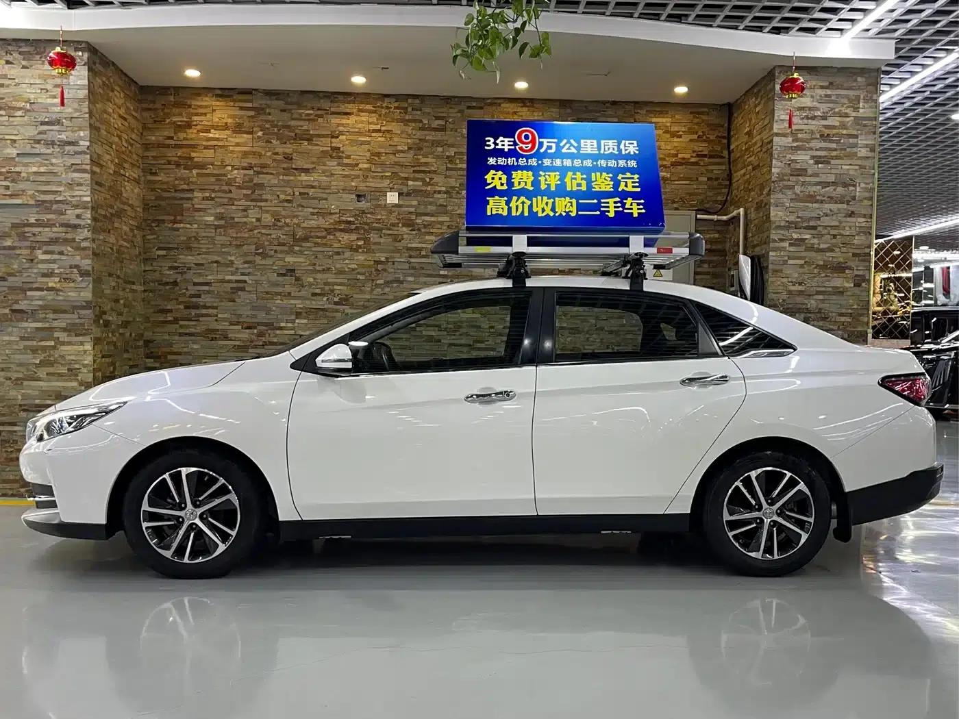 Venucia D60 2019 Model, 100,000 Glory Edition, 1.6L XL Manual Venucia Cool Edition, National V Emission Standard — миниатюра 2