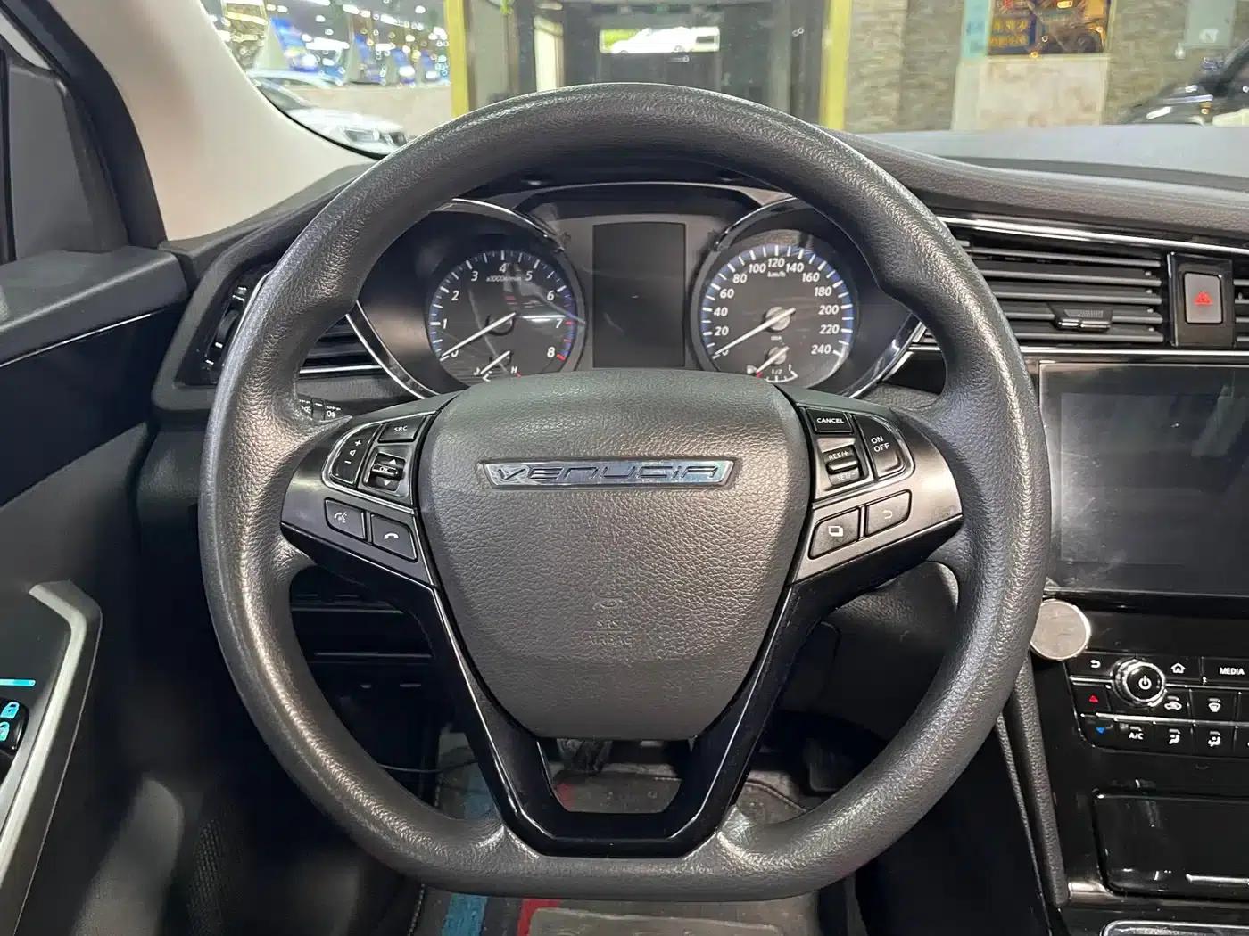 Venucia D60 2019 Model, 100,000 Glory Edition, 1.6L XL Manual Venucia Cool Edition, National V Emission Standard — миниатюра 13