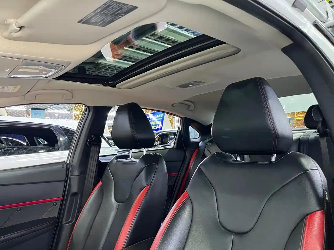 Venucia D60 2019 Model, 100,000 Glory Edition, 1.6L XL Manual Venucia Cool Edition, National V Emission Standard — миниатюра 15