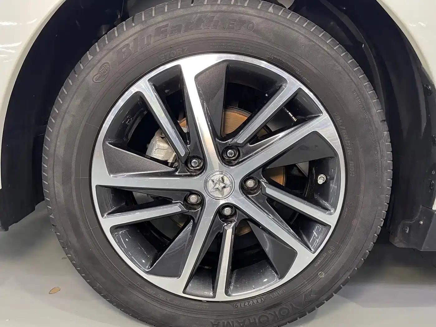 Venucia D60 2019 Model, 100,000 Glory Edition, 1.6L XL Manual Venucia Cool Edition, National V Emission Standard — миниатюра 16