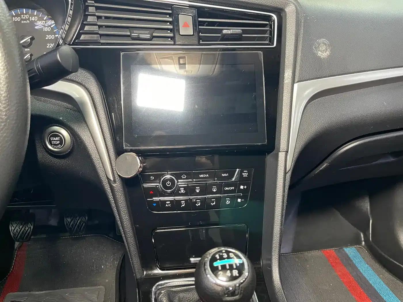 Venucia D60 2019 Model, 100,000 Glory Edition, 1.6L XL Manual Venucia Cool Edition, National V Emission Standard — миниатюра 19
