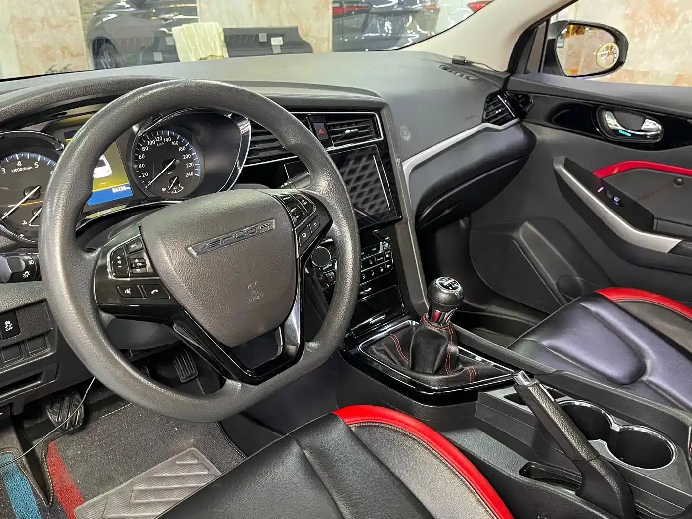 Venucia D60 2019 Model, 100,000 Glory Edition, 1.6L XL Manual Venucia Cool Edition, National V Emission Standard — миниатюра 7
