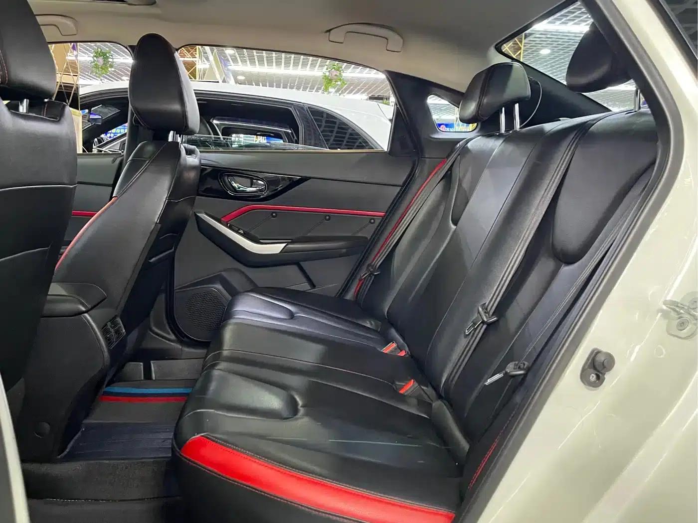 Venucia D60 2019 Model, 100,000 Glory Edition, 1.6L XL Manual Venucia Cool Edition, National V Emission Standard — миниатюра 8