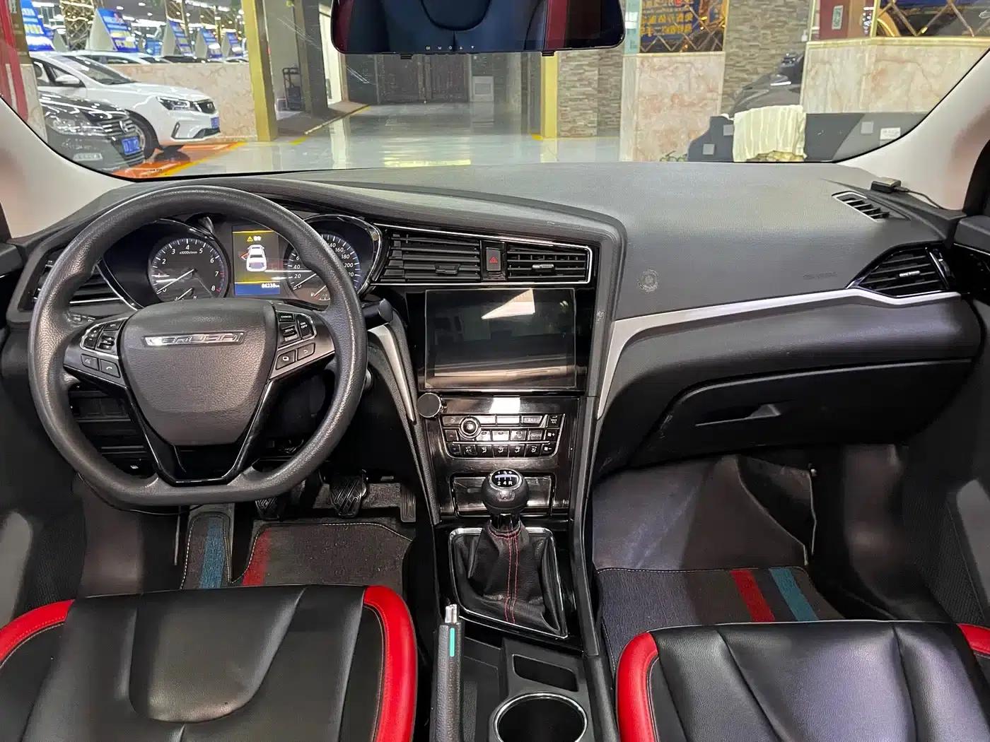 Venucia D60 2019 Model, 100,000 Glory Edition, 1.6L XL Manual Venucia Cool Edition, National V Emission Standard — миниатюра 9