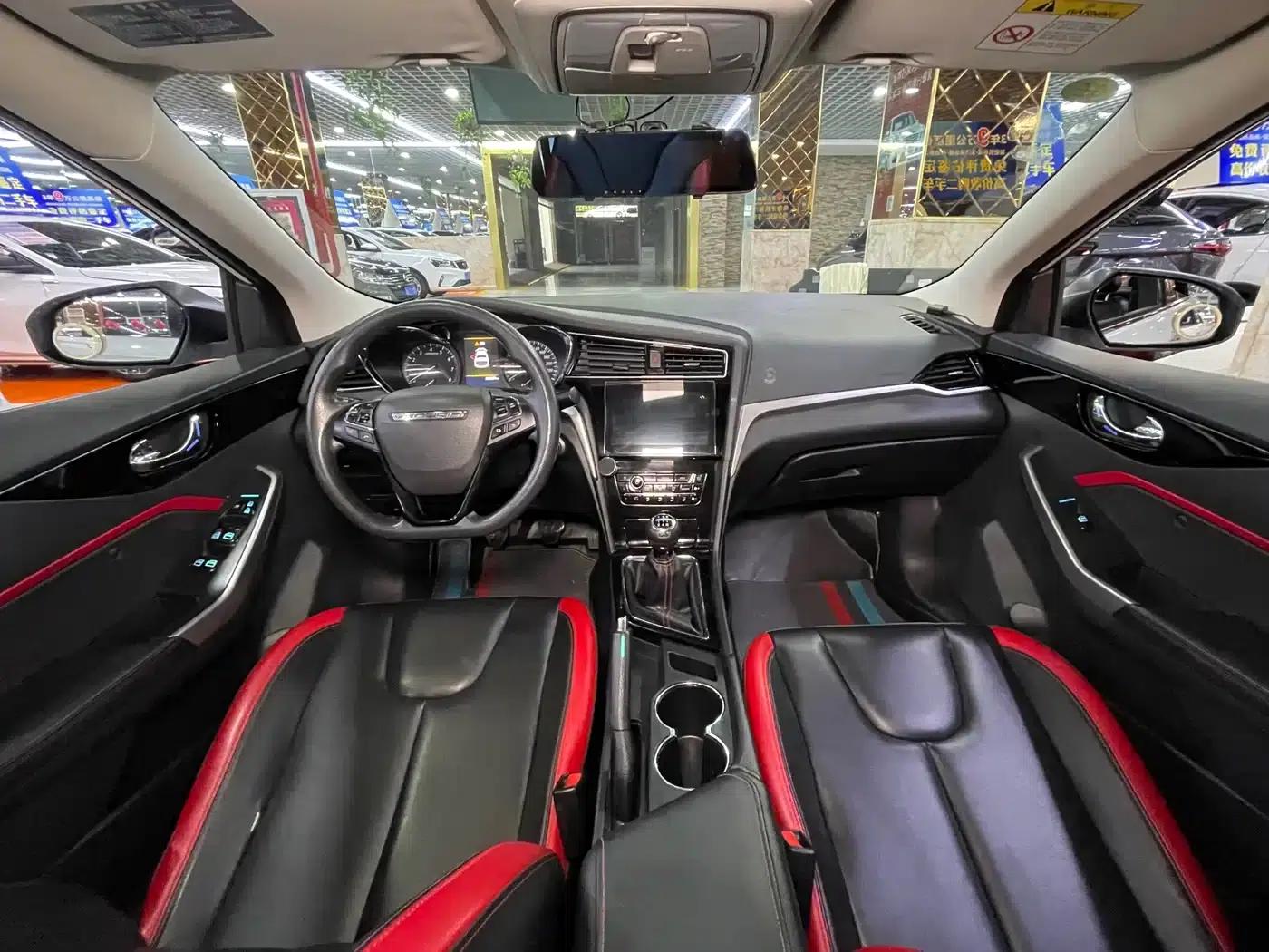 Venucia D60 2019 Model, 100,000 Glory Edition, 1.6L XL Manual Venucia Cool Edition, National V Emission Standard — миниатюра 10