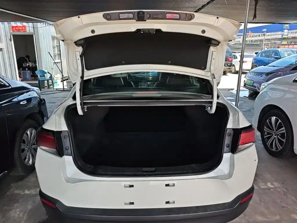 Venucia D60 2018 1.6L Manual Intelligent Elite Edition — миниатюра 19