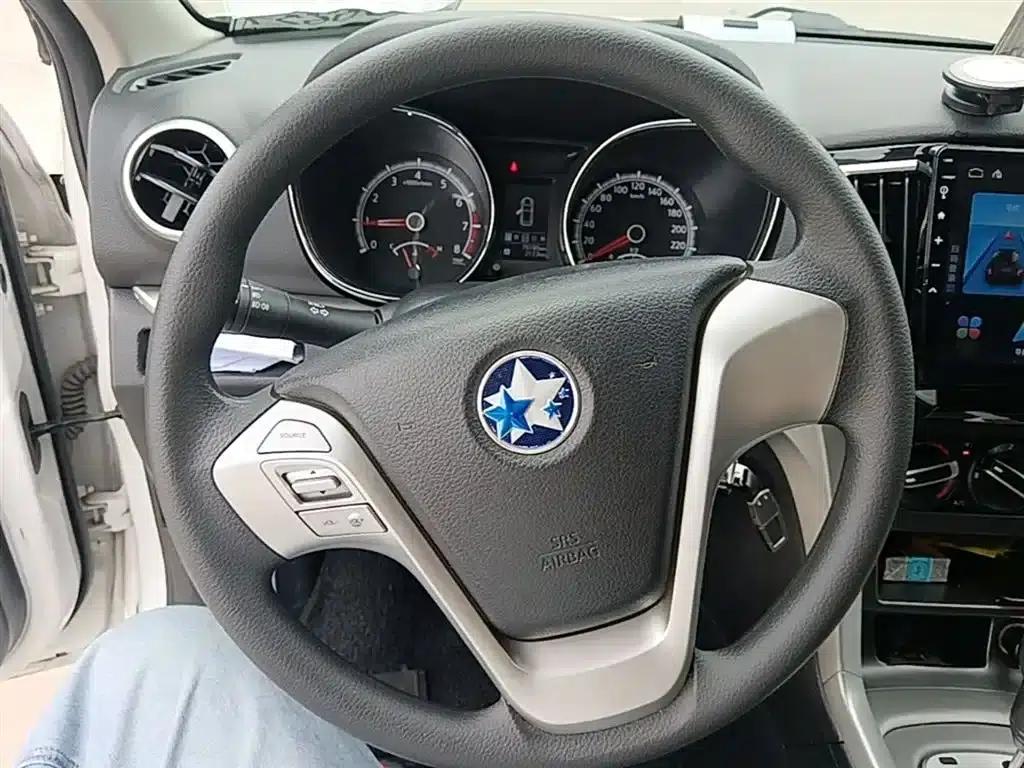 Venucia T70 2015 2.0L CVT Smart Edition — миниатюра 11