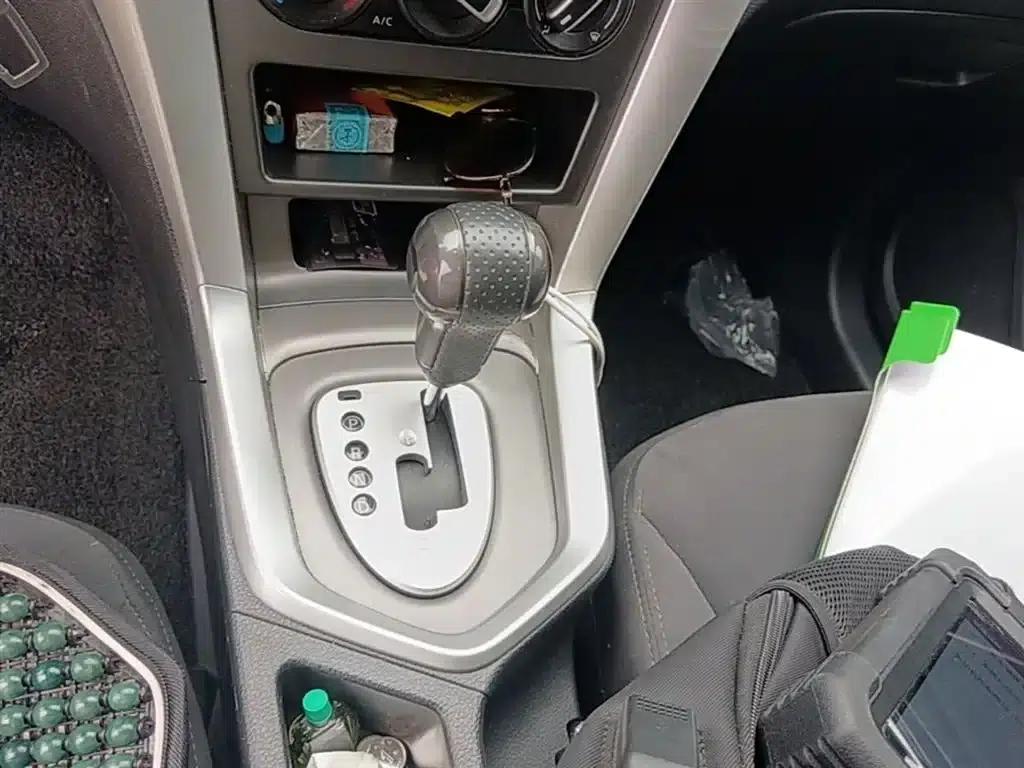 Venucia T70 2015 2.0L CVT Smart Edition — миниатюра 14