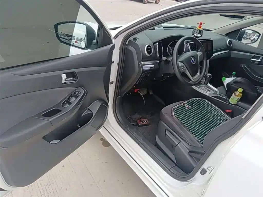 Venucia T70 2015 2.0L CVT Smart Edition — миниатюра 16