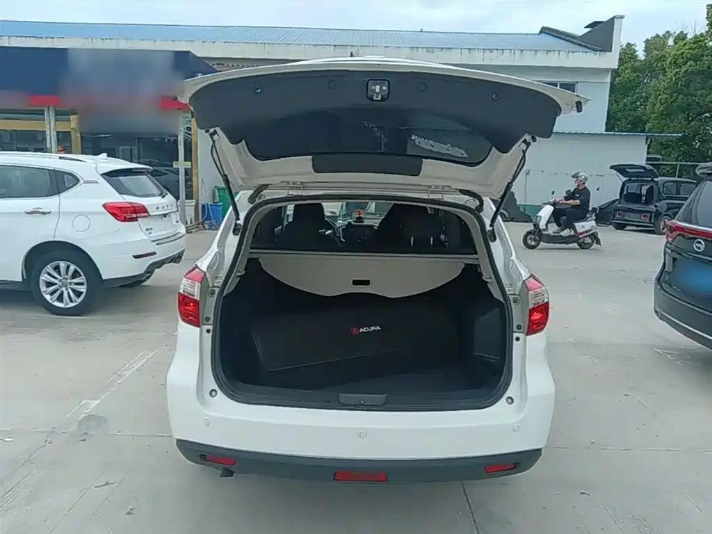 Venucia T70 2015 2.0L CVT Smart Edition — миниатюра 19