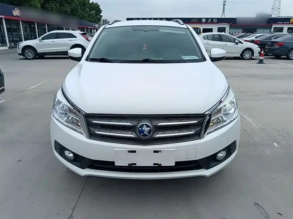 Venucia T70 2015 2.0L CVT Smart Edition — миниатюра 3