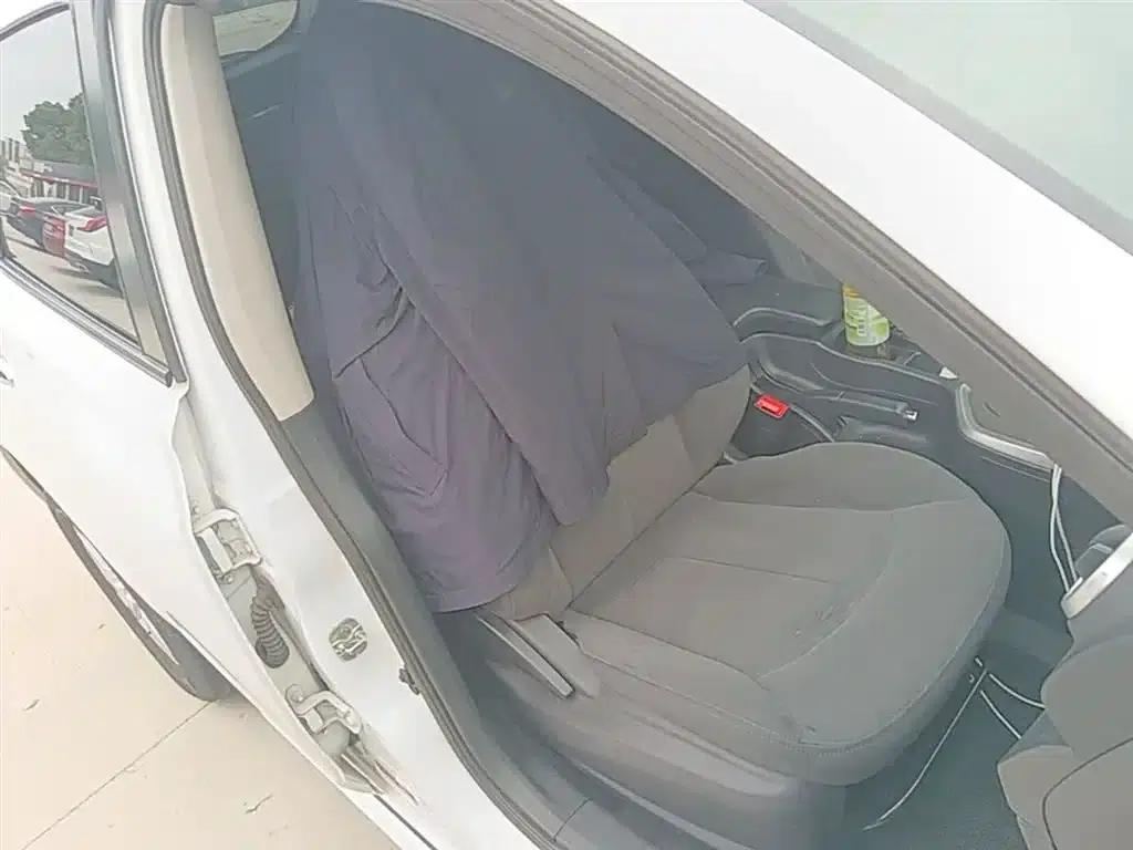 Venucia T70 2015 2.0L CVT Smart Edition — миниатюра 25