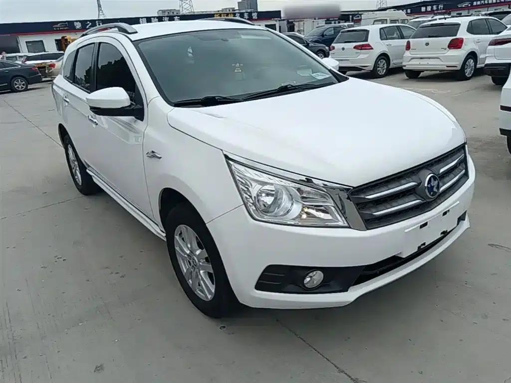 Venucia T70 2015 2.0L CVT Smart Edition — миниатюра 4