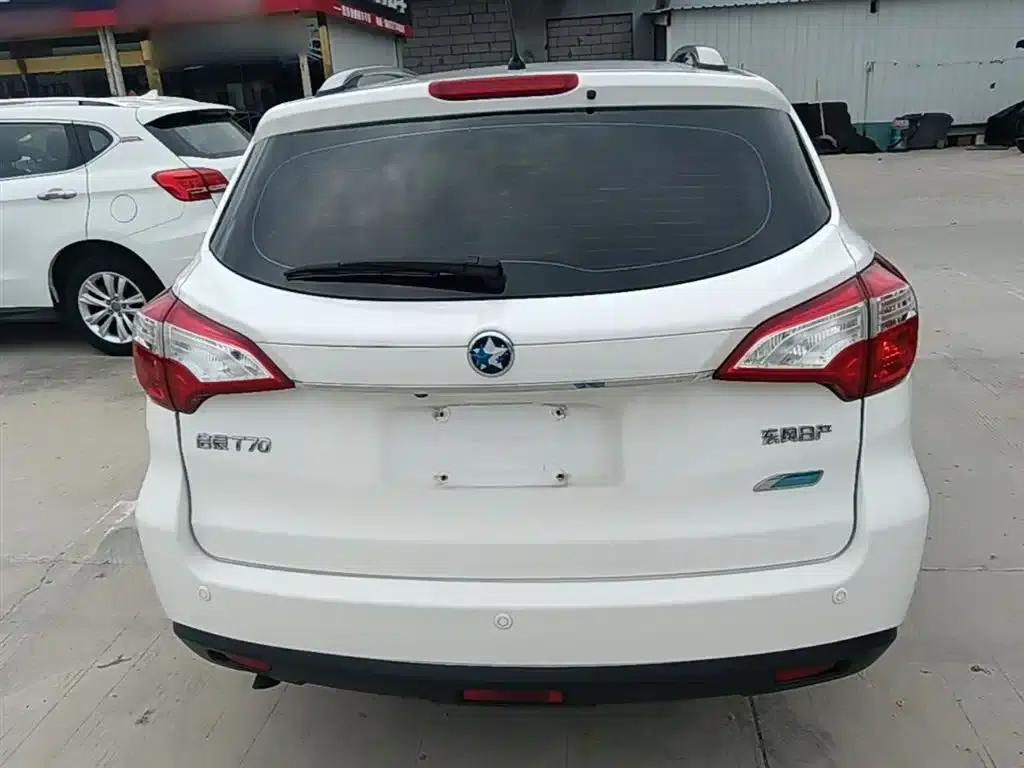 Venucia T70 2015 2.0L CVT Smart Edition — миниатюра 6