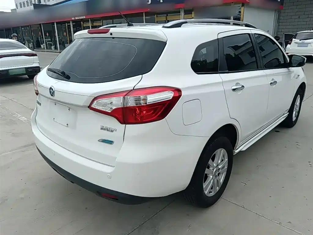 Venucia T70 2015 2.0L CVT Smart Edition — миниатюра 7