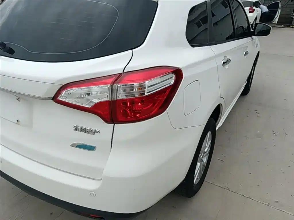 Venucia T70 2015 2.0L CVT Smart Edition — миниатюра 8