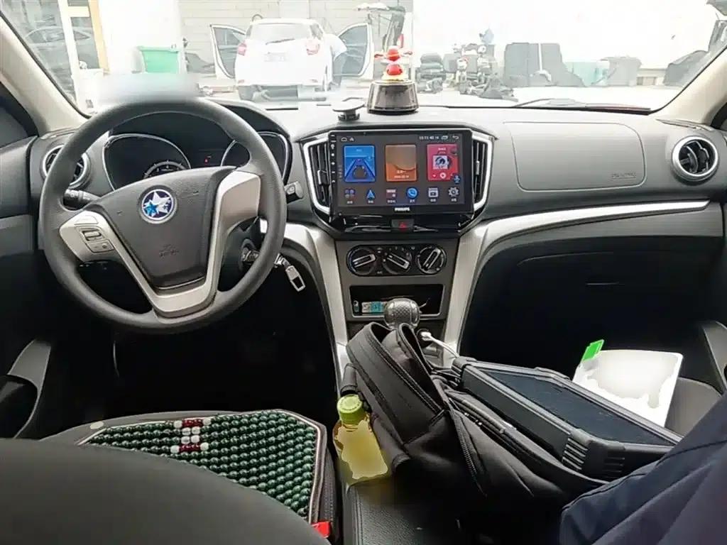 Venucia T70 2015 2.0L CVT Smart Edition — миниатюра 10