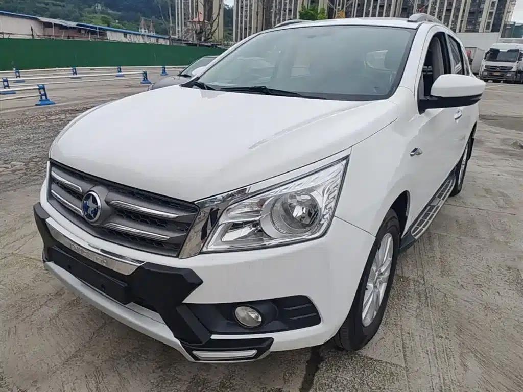 Venucia T70 2015 2.0L CVT Smart Edition — миниатюра 2