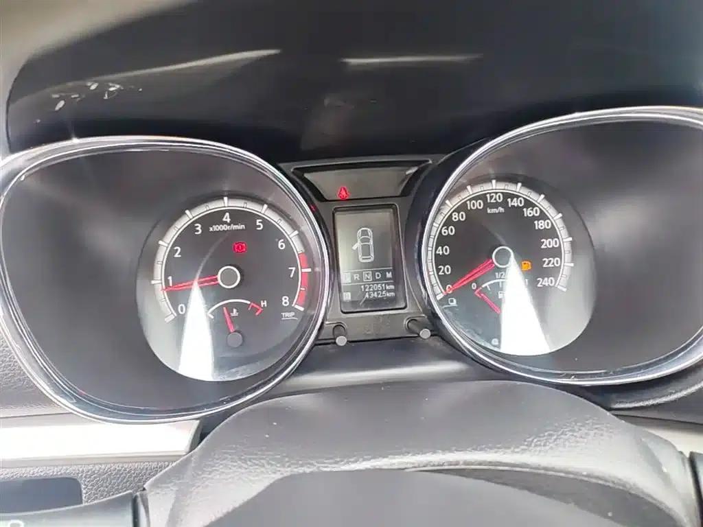 Venucia T70 2015 2.0L CVT Smart Edition — миниатюра 12