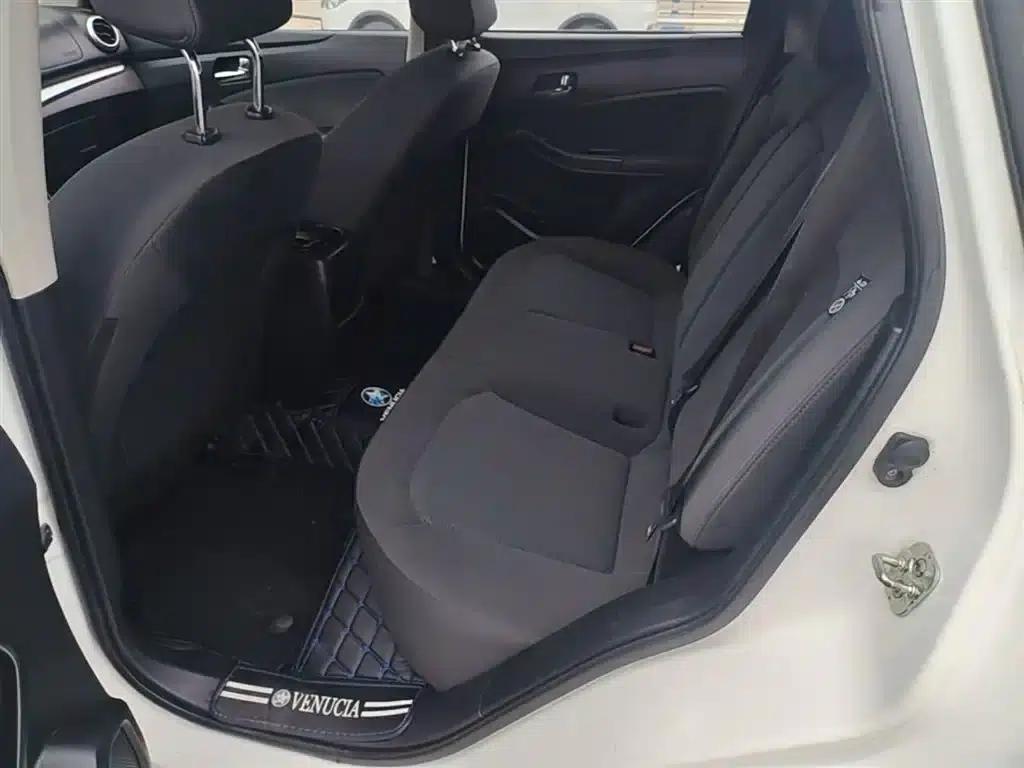 Venucia T70 2015 2.0L CVT Smart Edition — миниатюра 17
