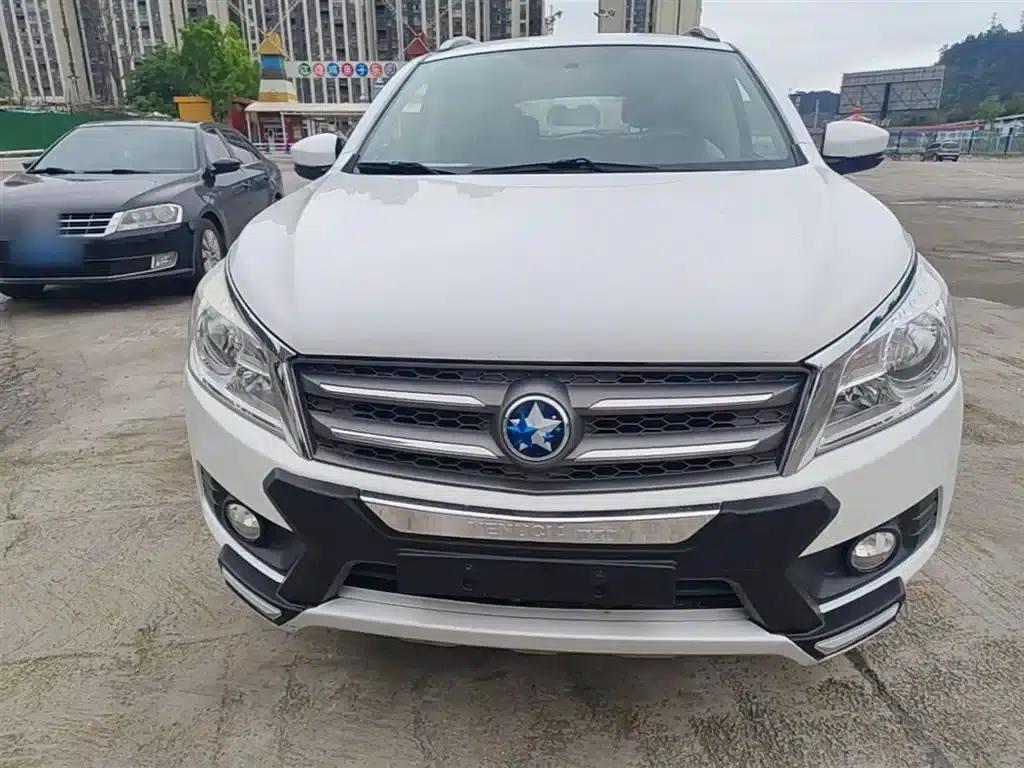 Venucia T70 2015 2.0L CVT Smart Edition — миниатюра 3