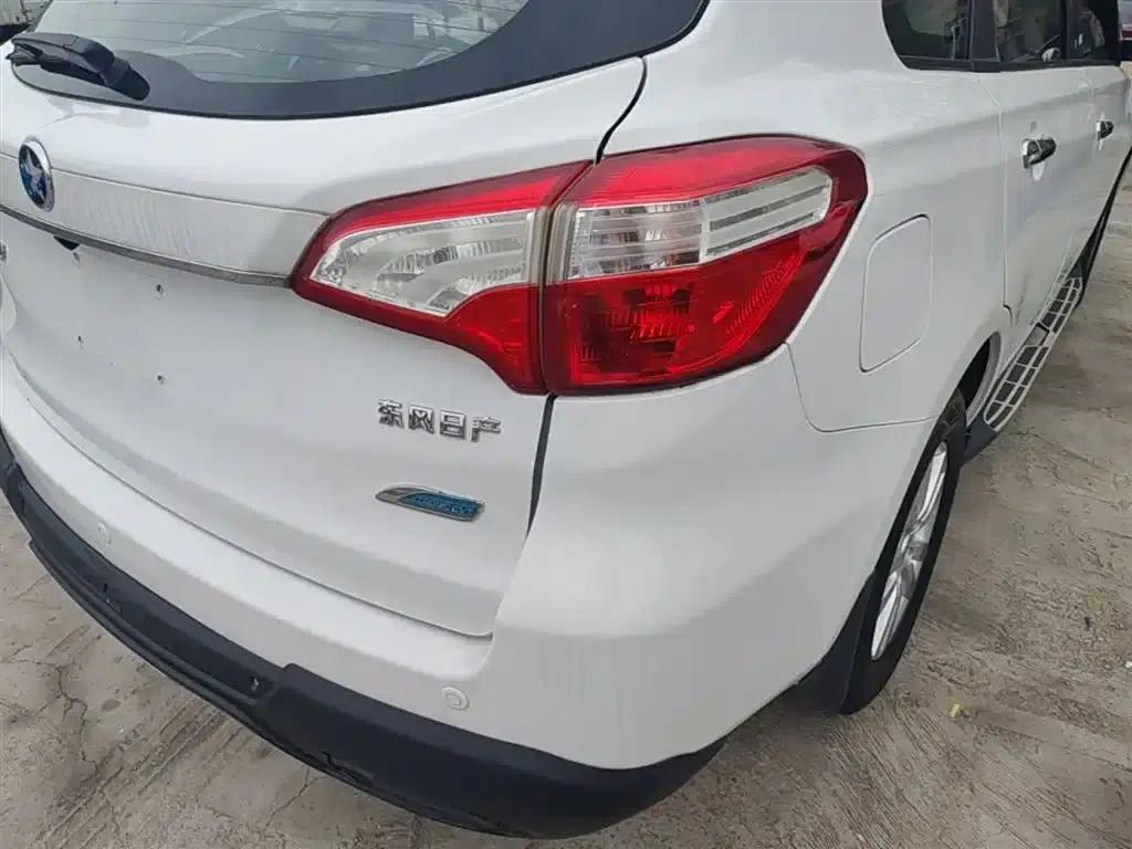 Venucia T70 2015 2.0L CVT Smart Edition — миниатюра 8