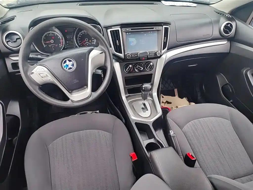Venucia T70 2015 2.0L CVT Smart Edition — миниатюра 10