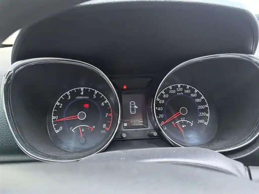 Venucia T70 2016 1.6L Manual Smart Edition — миниатюра 12