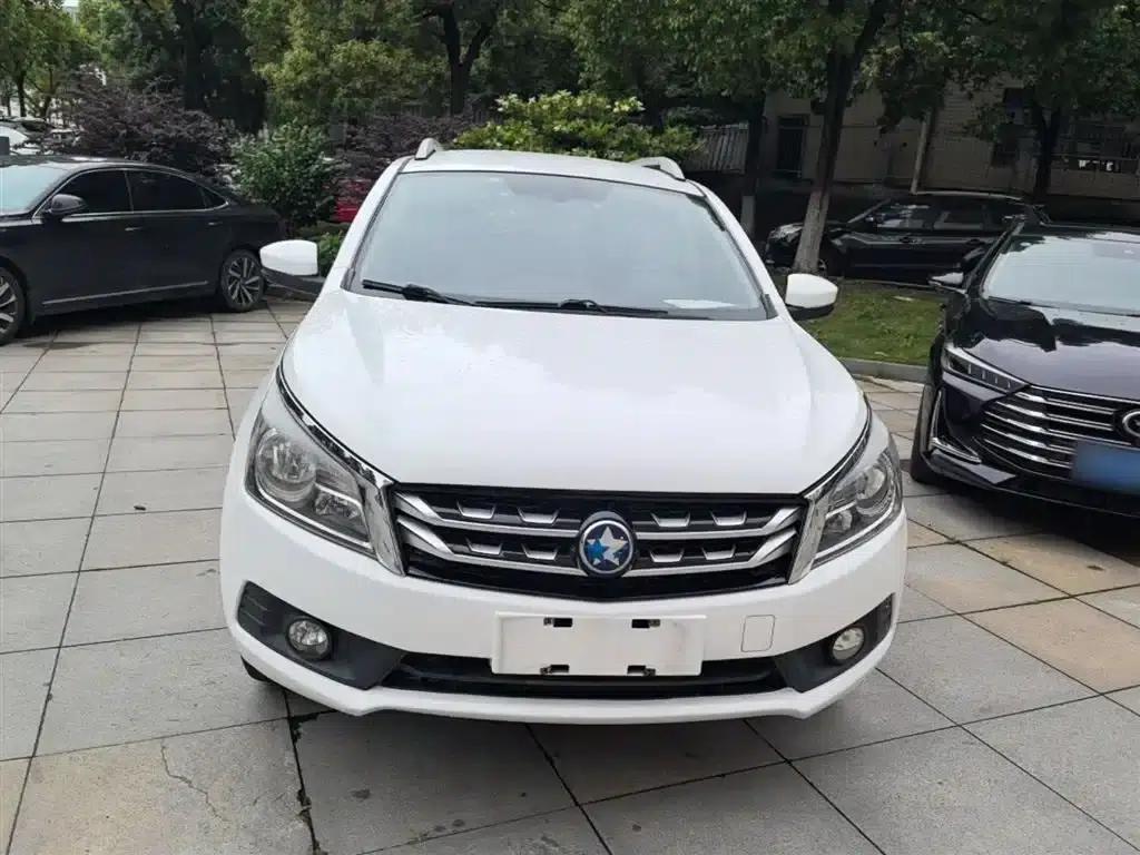 Venucia T70 2016 1.6L Manual Smart Edition — миниатюра 3
