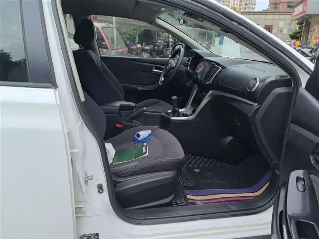 Venucia T70 2016 1.6L Manual Smart Edition — миниатюра 25