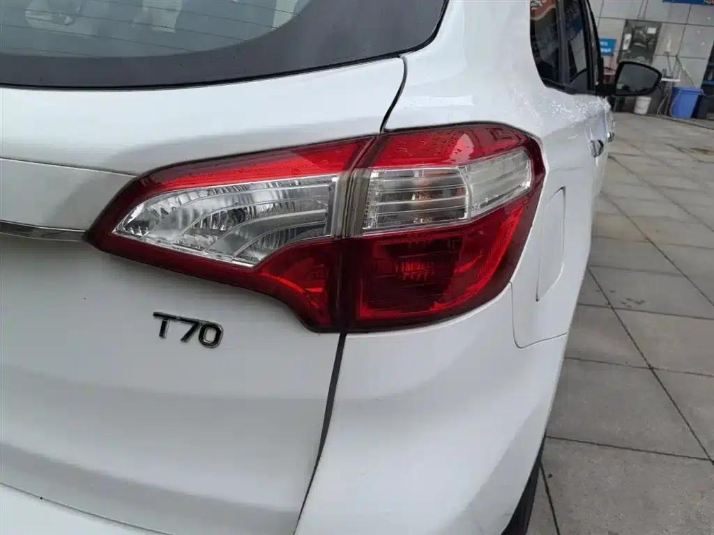 Venucia T70 2016 1.6L Manual Smart Edition — миниатюра 8