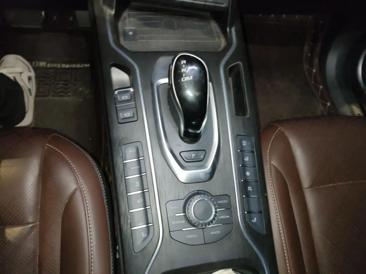 Wey VV6 2021 2.0T Two-Wheel Drive Smart Plus — миниатюра 15