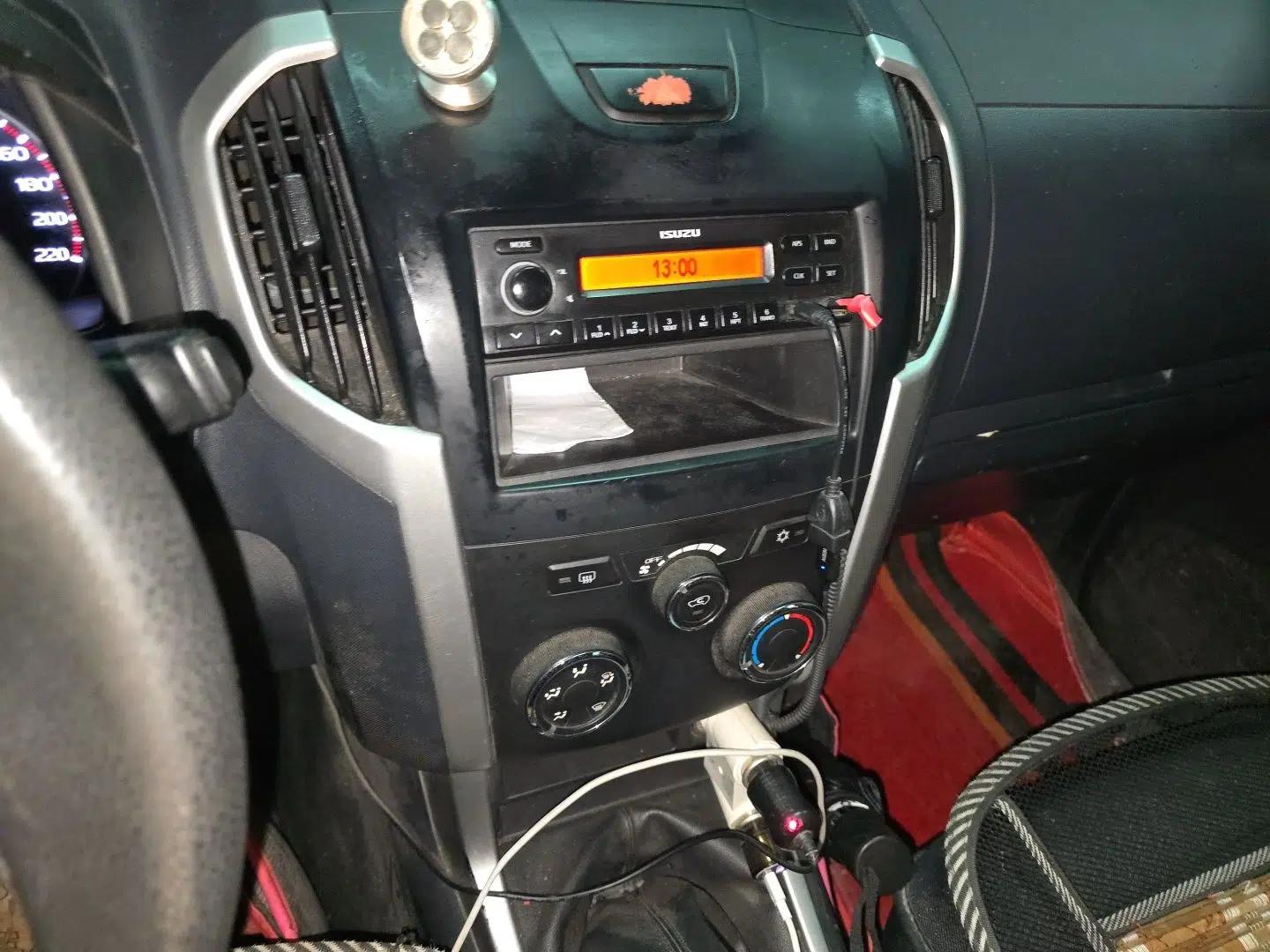 Isuzu D-MAX 2015 2.5T Two-Wheel Drive Manual Base Version 4JK1 — миниатюра 14