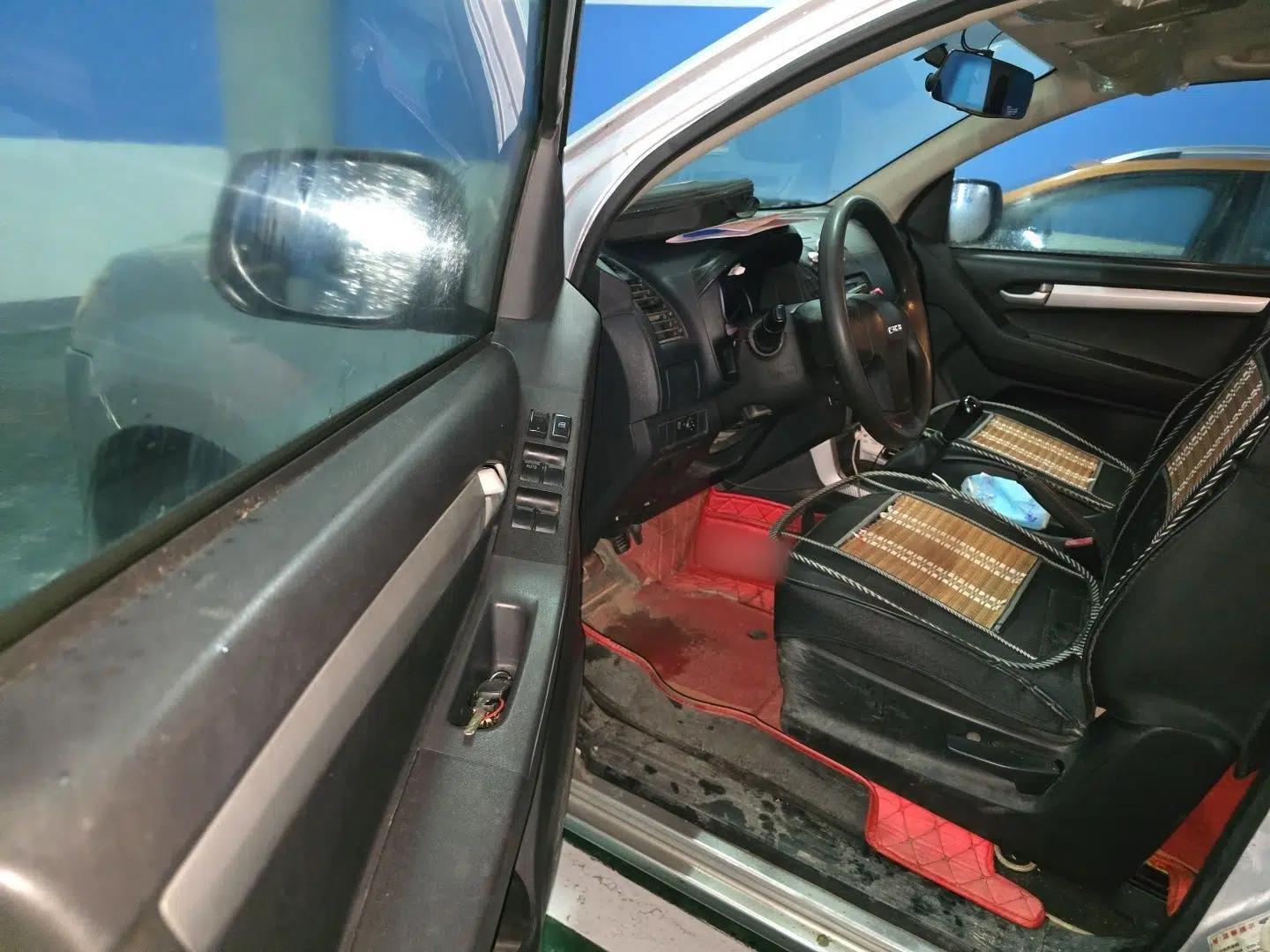 Isuzu D-MAX 2015 2.5T Two-Wheel Drive Manual Base Version 4JK1 — миниатюра 17