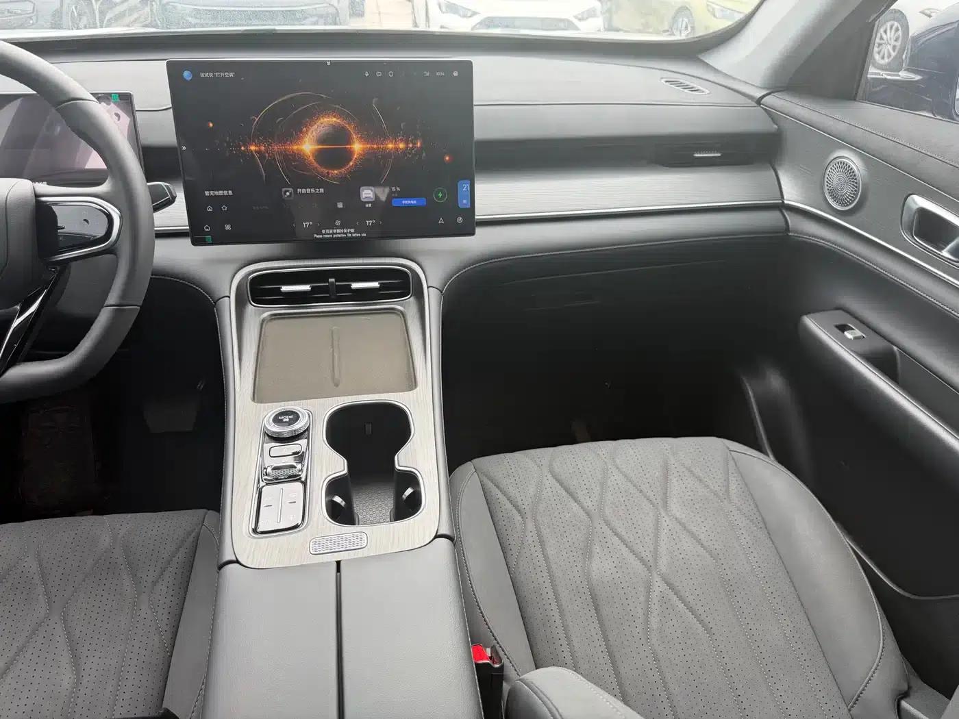 Fengyun T8 2025 1.5T 130km Comfort Edition 7-seater — миниатюра 7