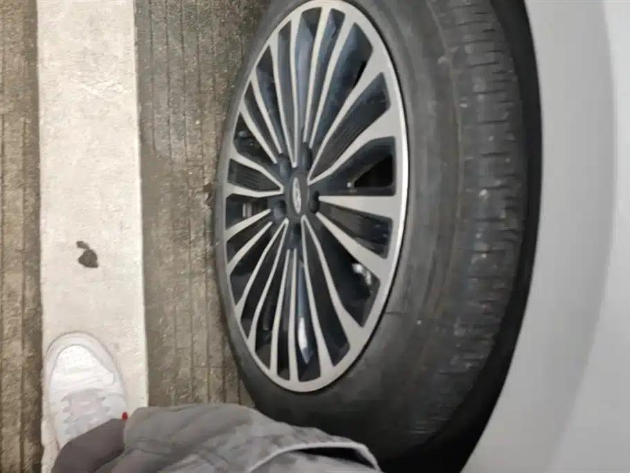 Fengyun A8L 2025 1.5TGDI 145km Luxury Edition — миниатюра 6