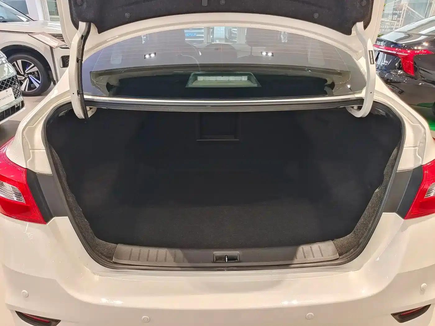 Nissan Sylphy 2019 Classic 1.6XL CVT Luxury Edition — миниатюра 10