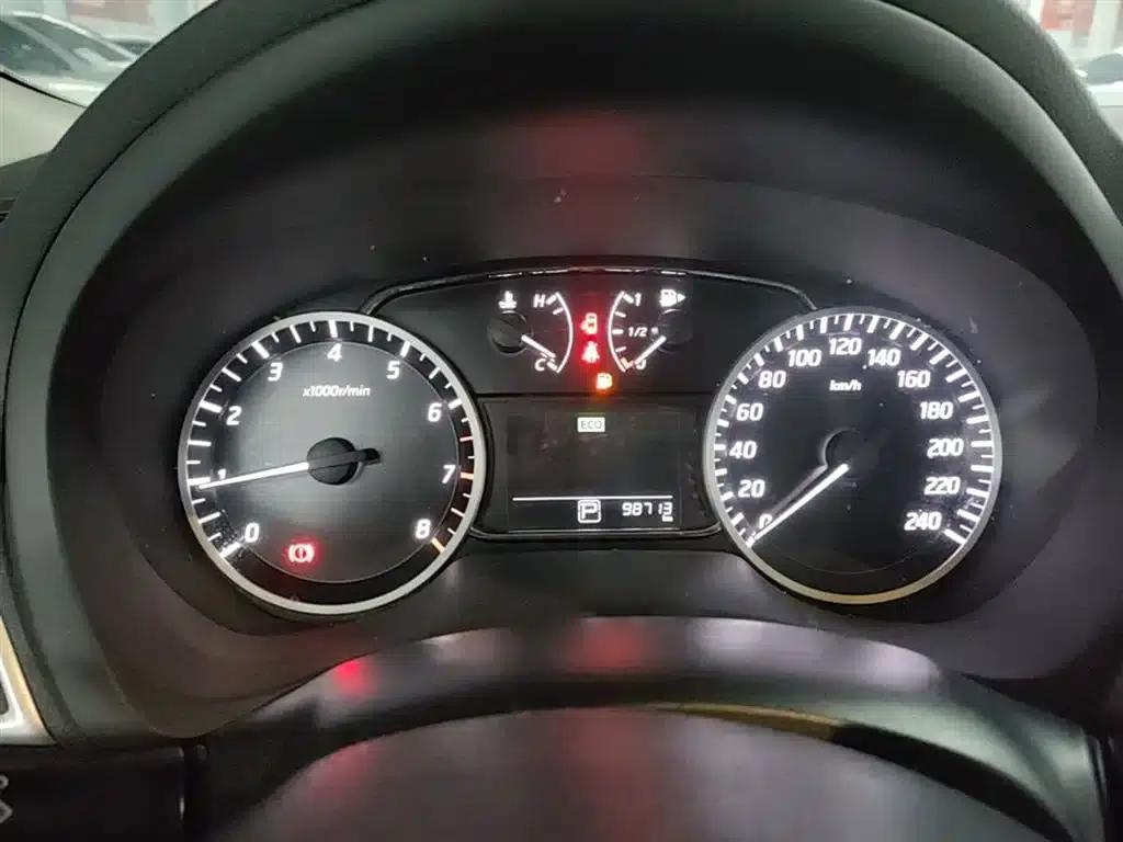 Nissan Sylphy 2018 1.6XV CVT Premium Edition — миниатюра 12