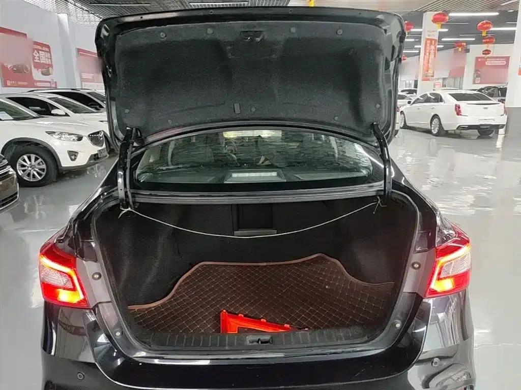 Nissan Sylphy 2018 1.6XV CVT Premium Edition — миниатюра 19