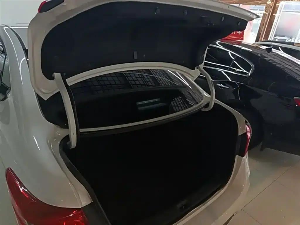 Nissan Sylphy 2022 Classic 1.6XL CVT Luxury Edition — миниатюра 19