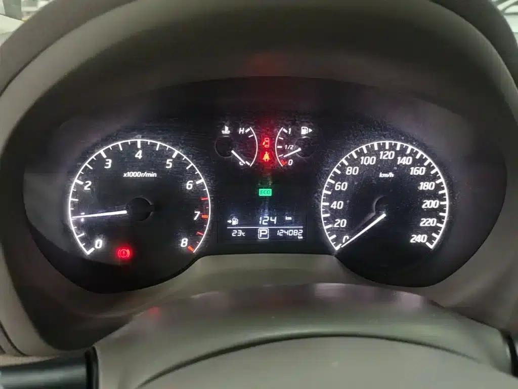 Nissan Sylphy 2014 1.6XV CVT Premium Edition — миниатюра 12