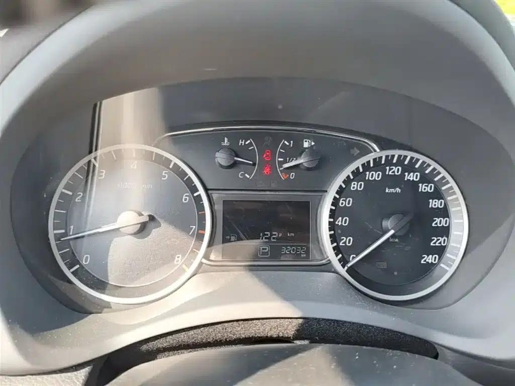 Nissan Sylphy 2018 1.6XV CVT Premium Edition — миниатюра 8