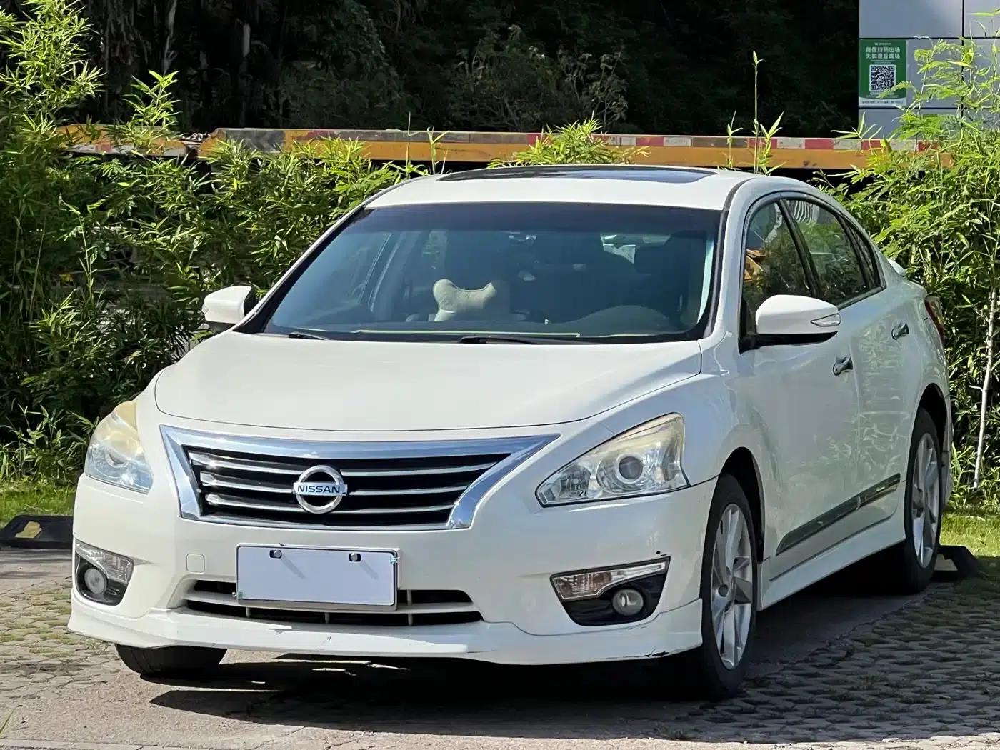 Nissan Teana 2015 2.0L XL-Sporty UEFA Champions League Edition — миниатюра 1