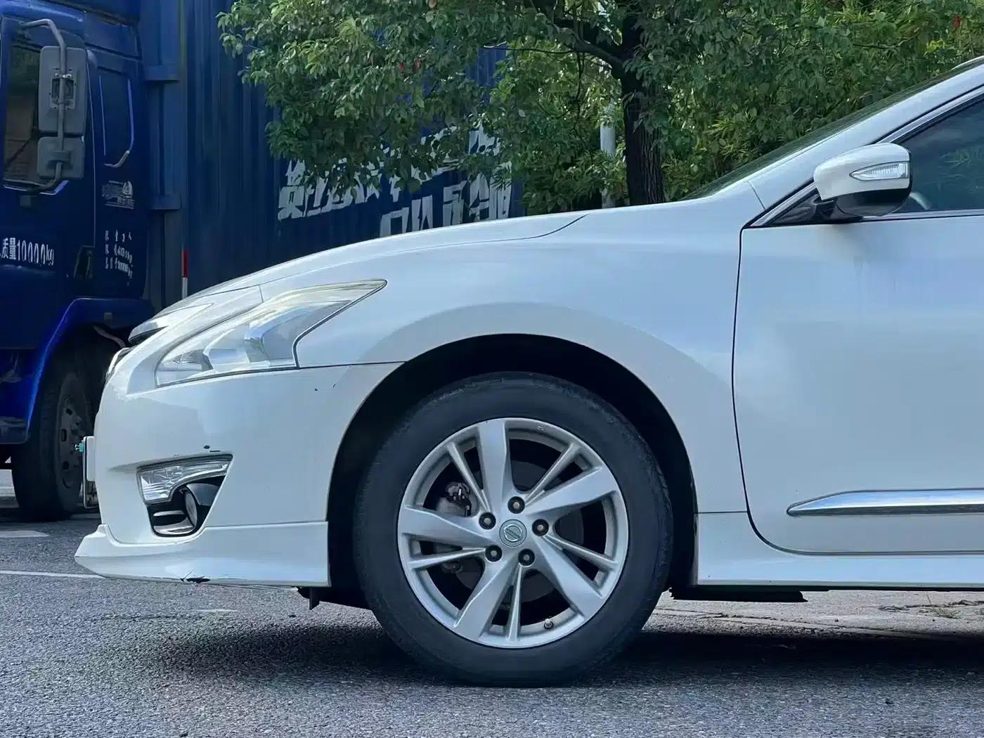 Nissan Teana 2015 2.0L XL-Sporty UEFA Champions League Edition — миниатюра 13