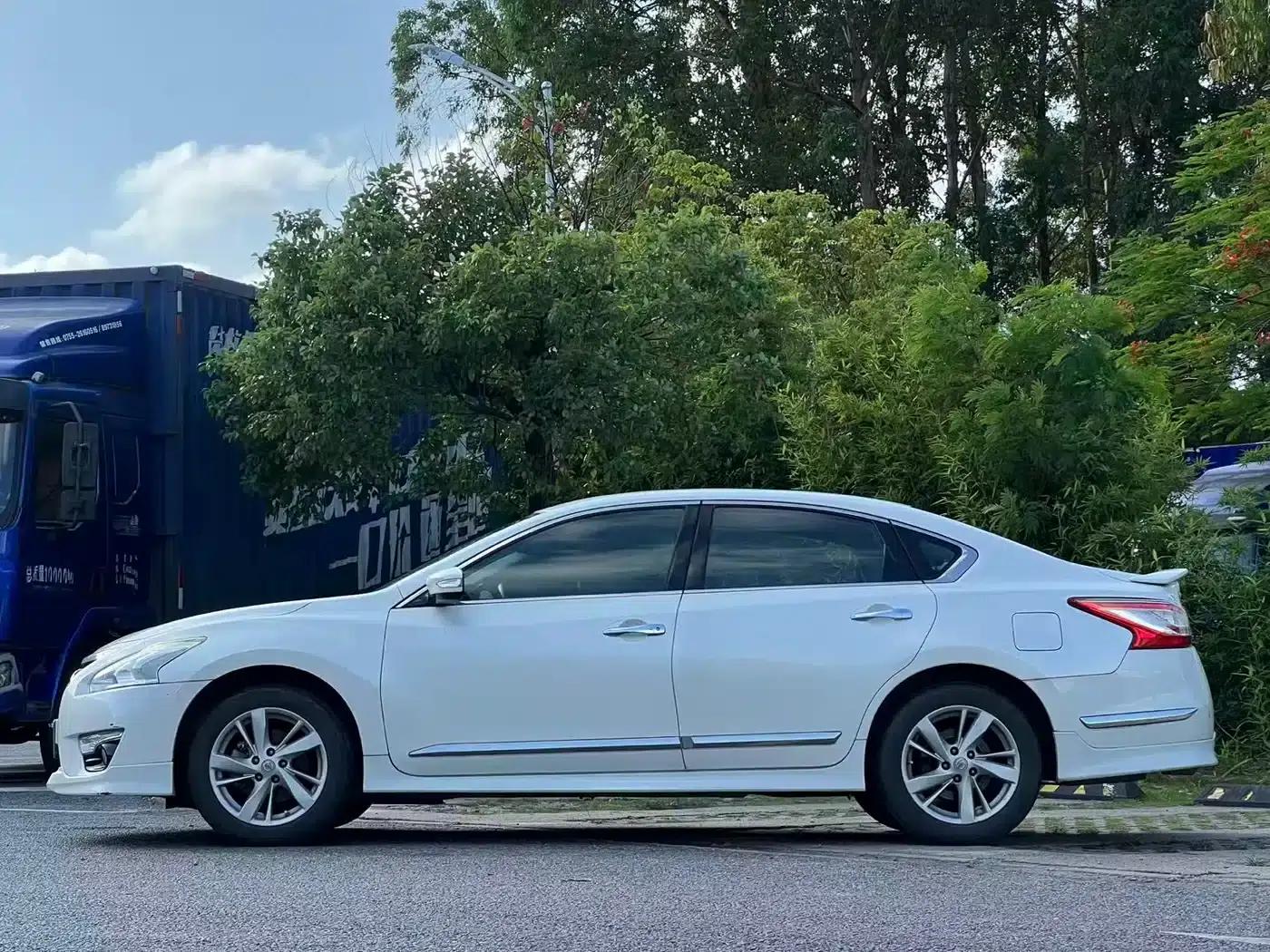 Nissan Teana 2015 2.0L XL-Sporty UEFA Champions League Edition — миниатюра 14