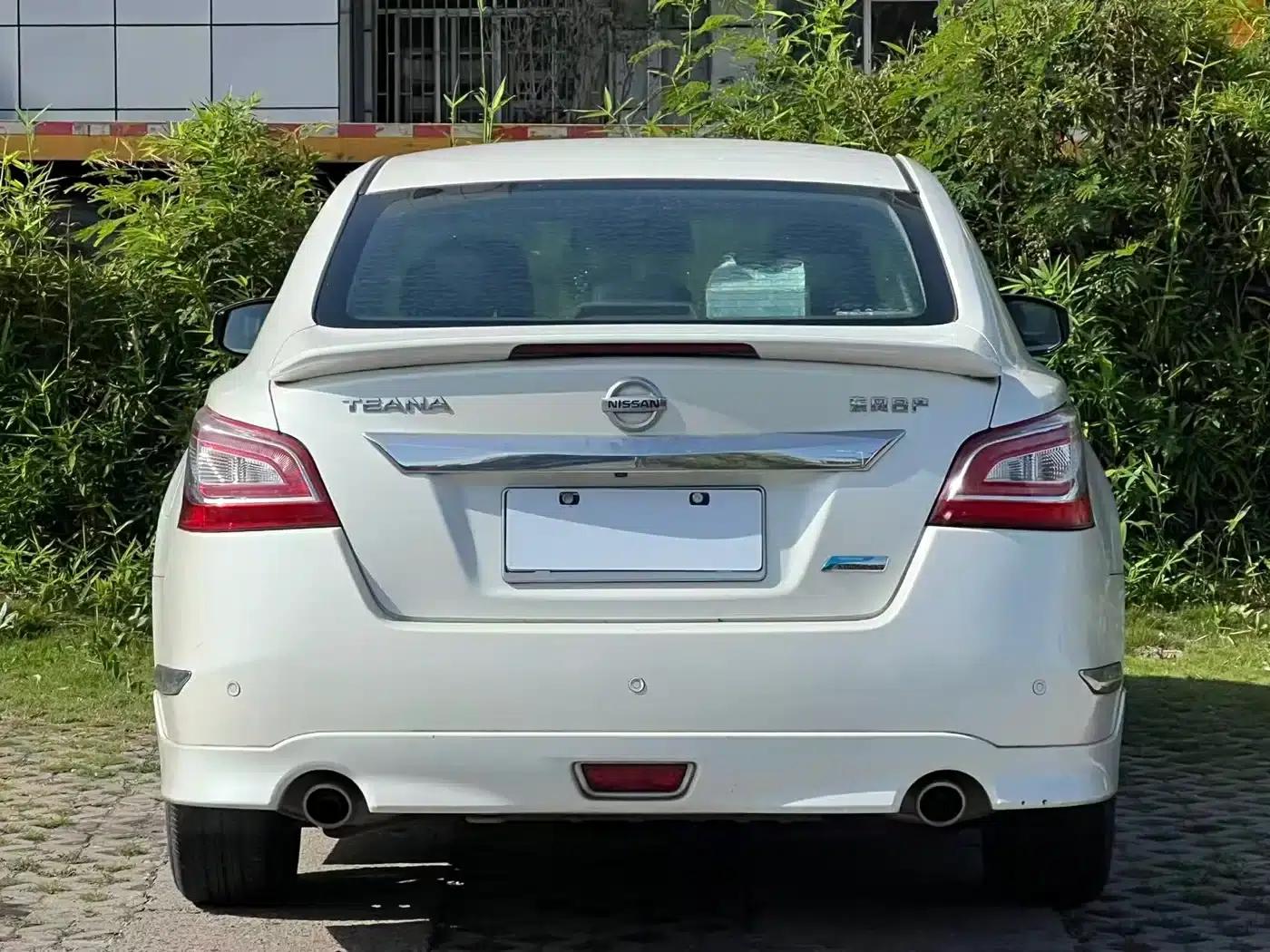 Nissan Teana 2015 2.0L XL-Sporty UEFA Champions League Edition — миниатюра 15
