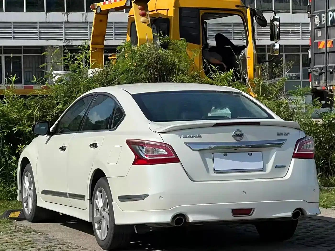 Nissan Teana 2015 2.0L XL-Sporty UEFA Champions League Edition — миниатюра 16