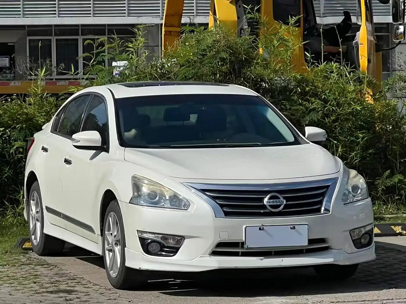 Nissan Teana 2015 2.0L XL-Sporty UEFA Champions League Edition — миниатюра 3