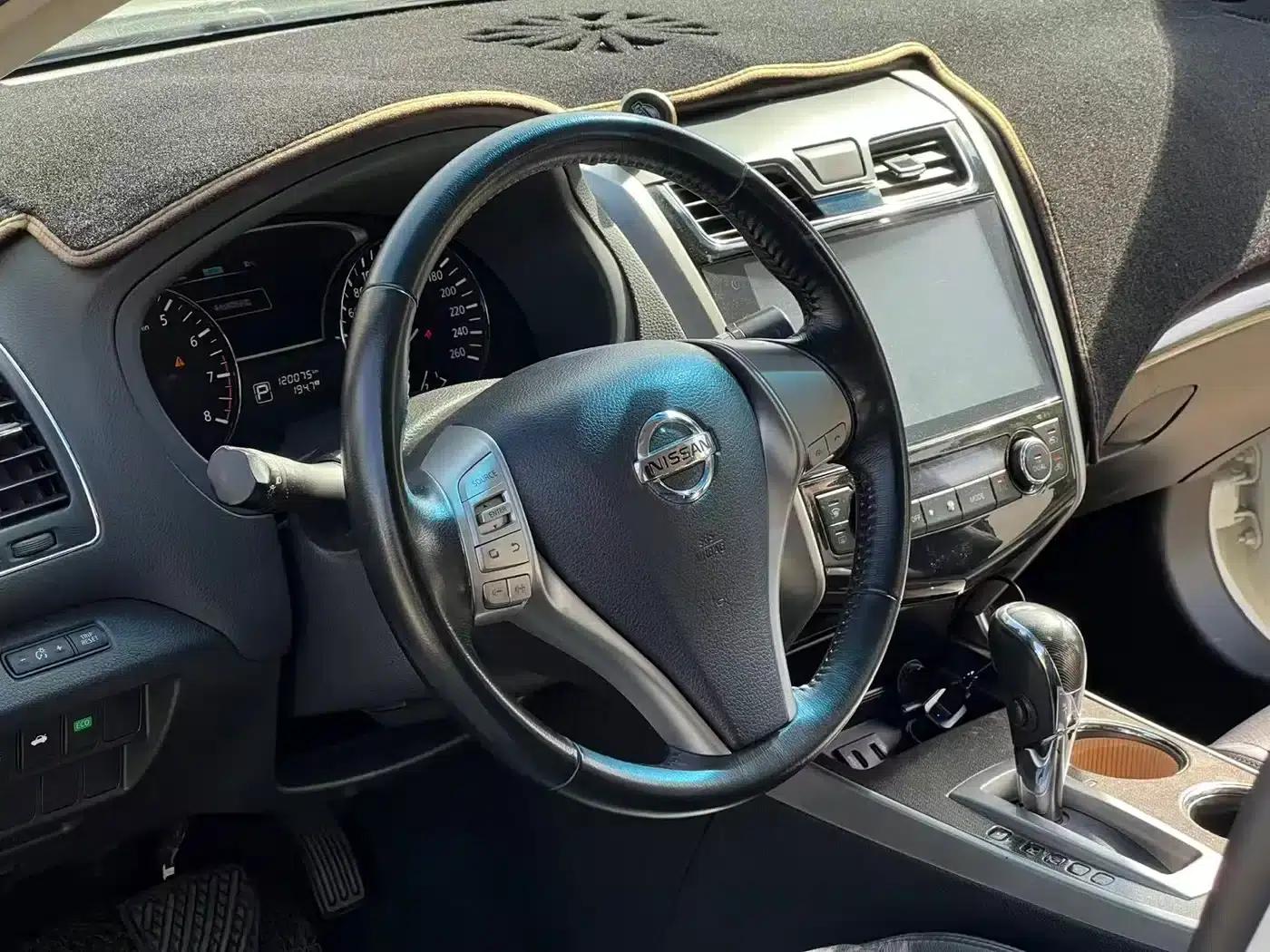 Nissan Teana 2015 2.0L XL-Sporty UEFA Champions League Edition — миниатюра 8